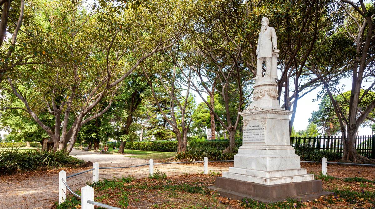 Williamstown Botanic Gardens Statue