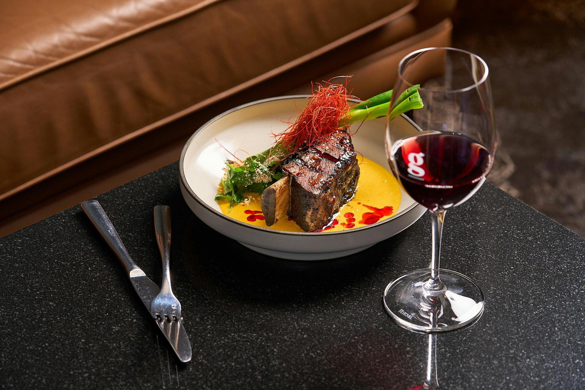 Dining at Quality Hotel Wangaratta Gateway lounge and restaurant