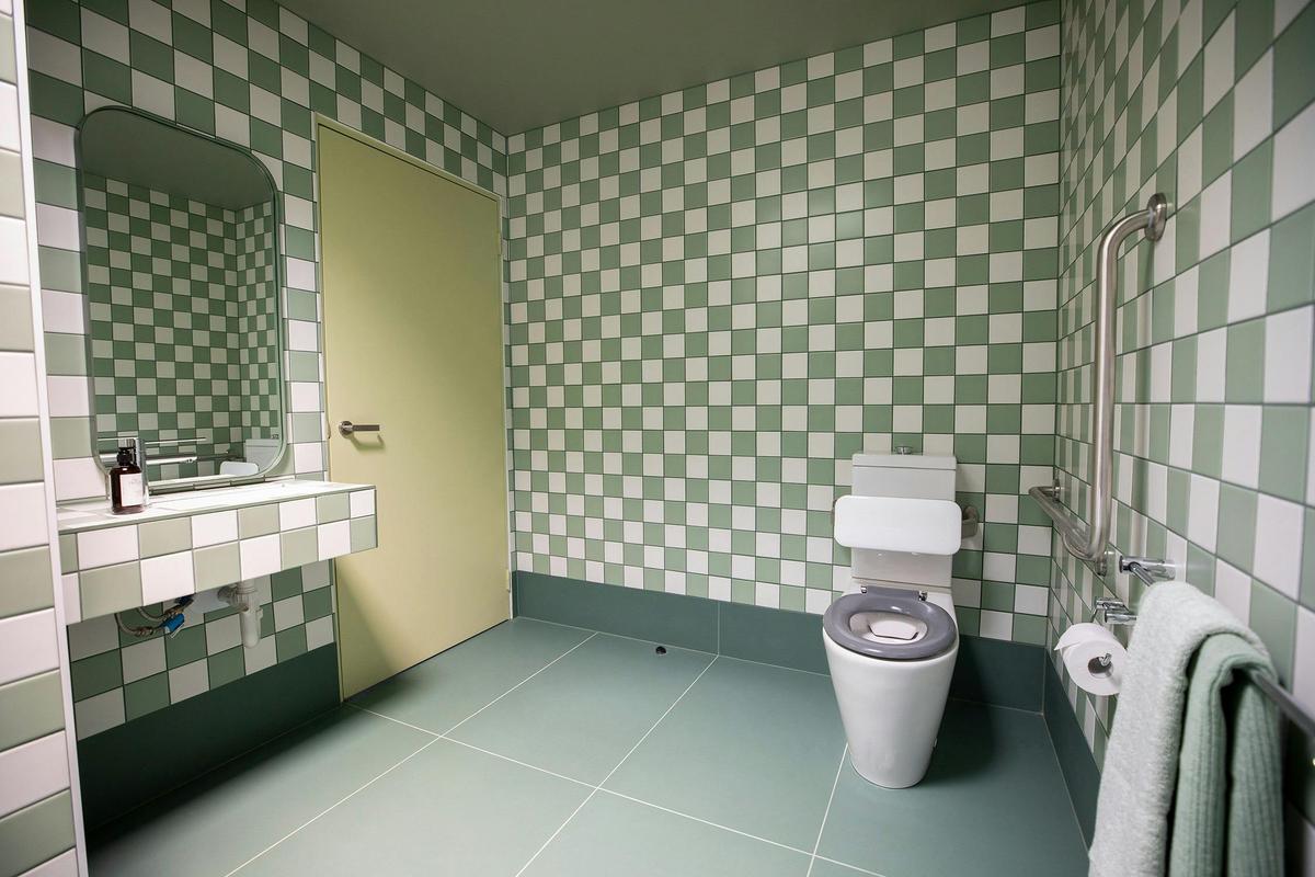 The Monty Anglesea classic accessible room bathroom turning space