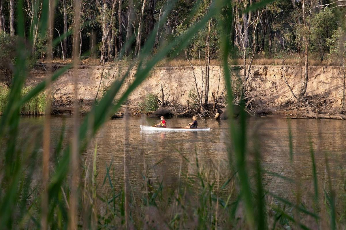 Two people in a canoe, paddling on the Murray (Dhungala)
