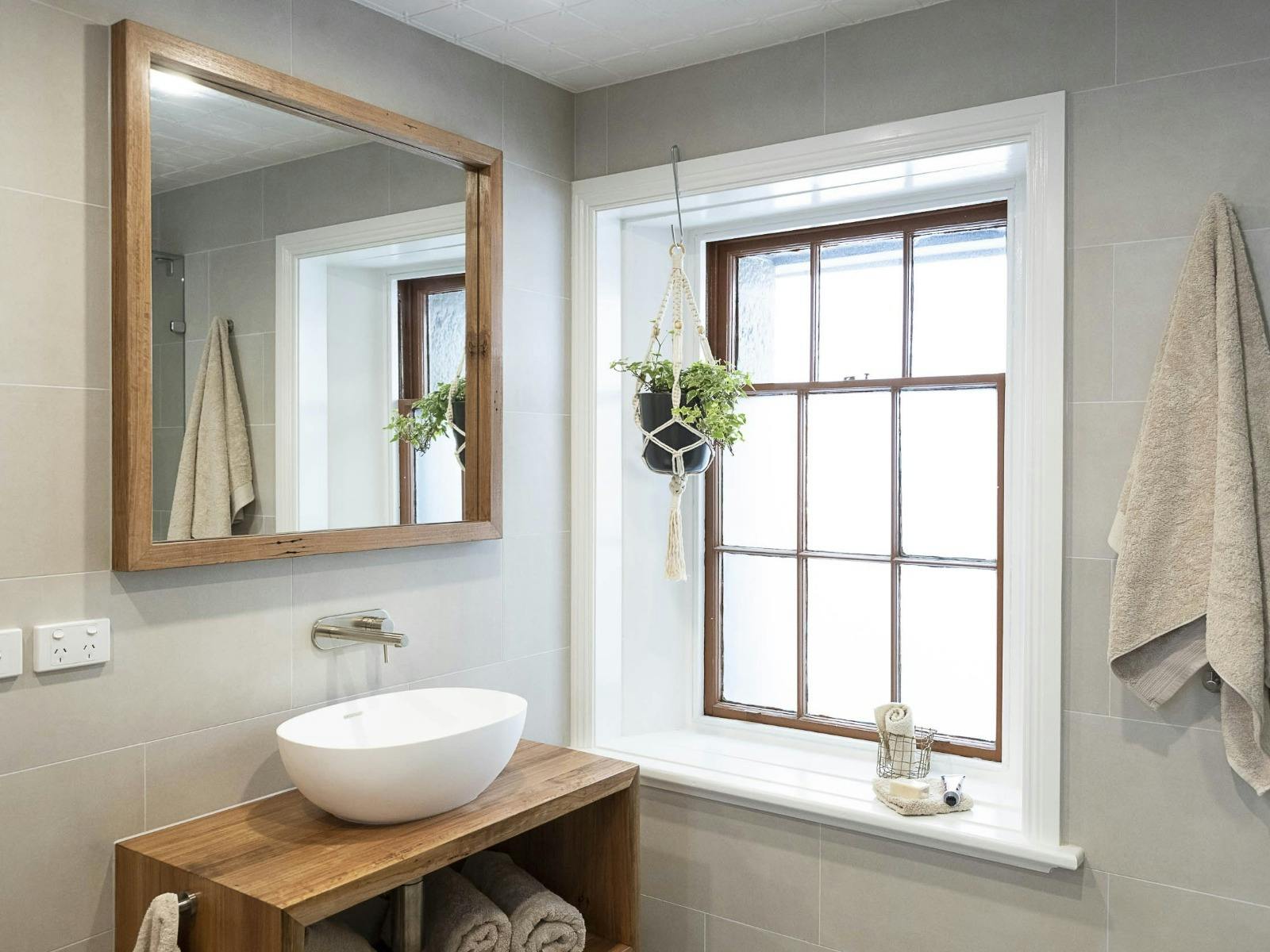 The Hive Apartment by Beechworth Honey