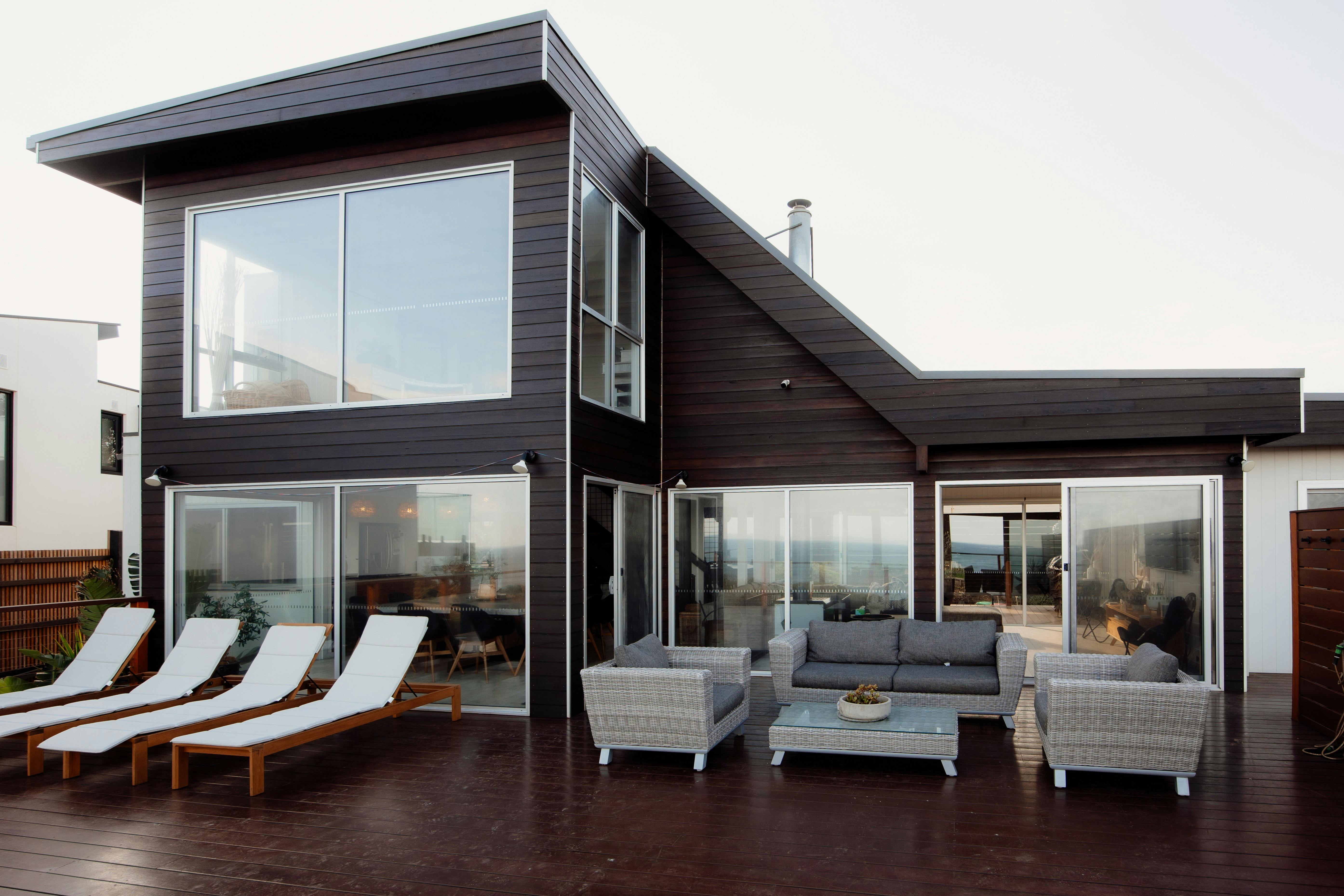 Waikiki Beachfront Beachside Deck