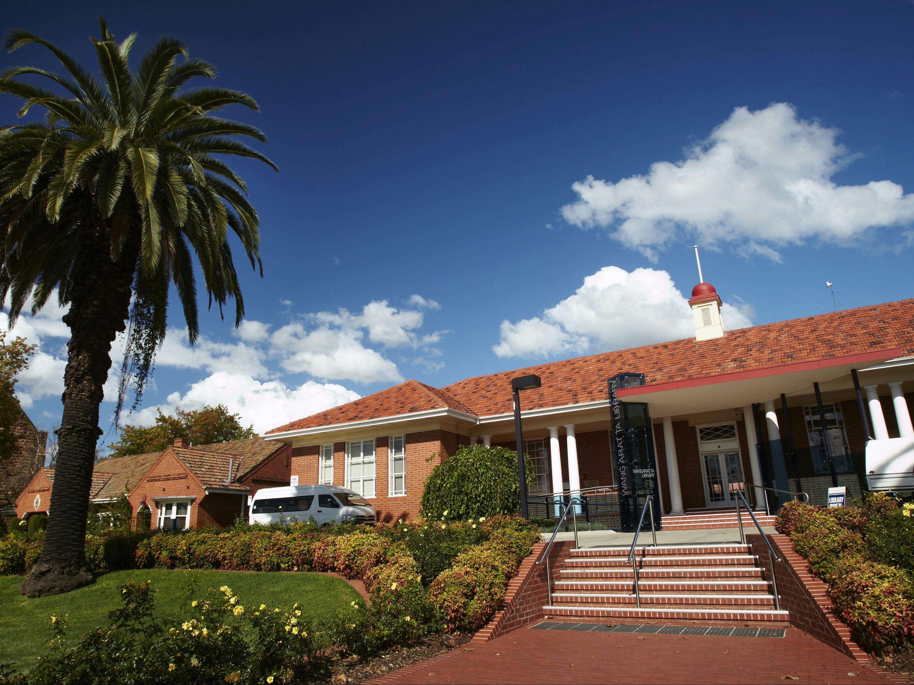 Wangaratta Library as viewed from the front on Docker Street.
