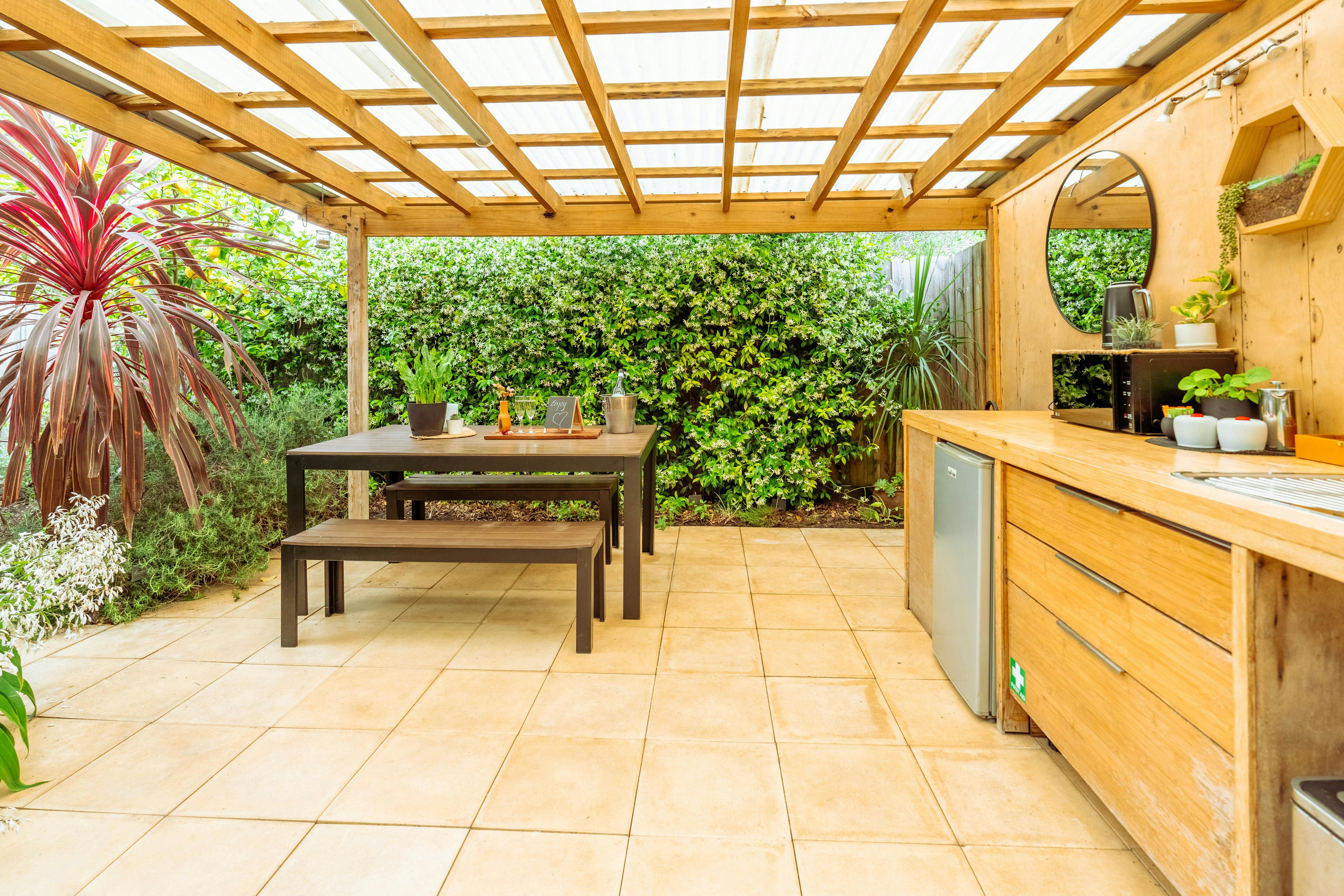 Outdoor Kitchen and dining