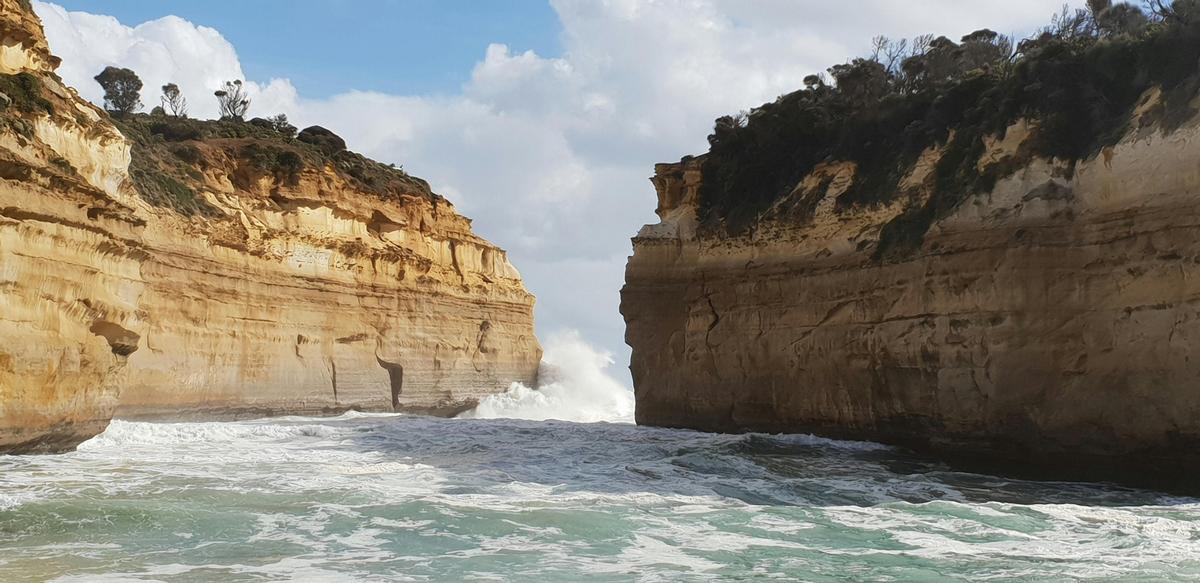 Rugged waves at Loch Ard Gorge