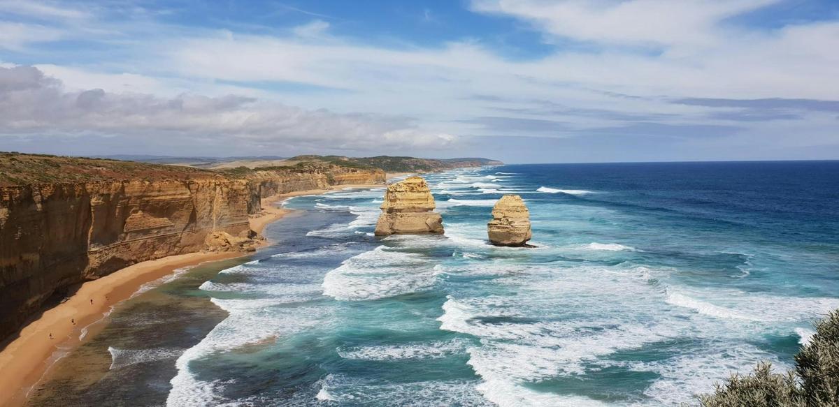 Don't visit The Great Ocean Road Experience it with a Local. Warrnambool Tours from the western end.