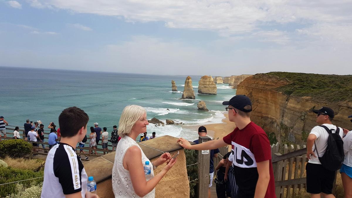 Family viewing 12 Apostles
