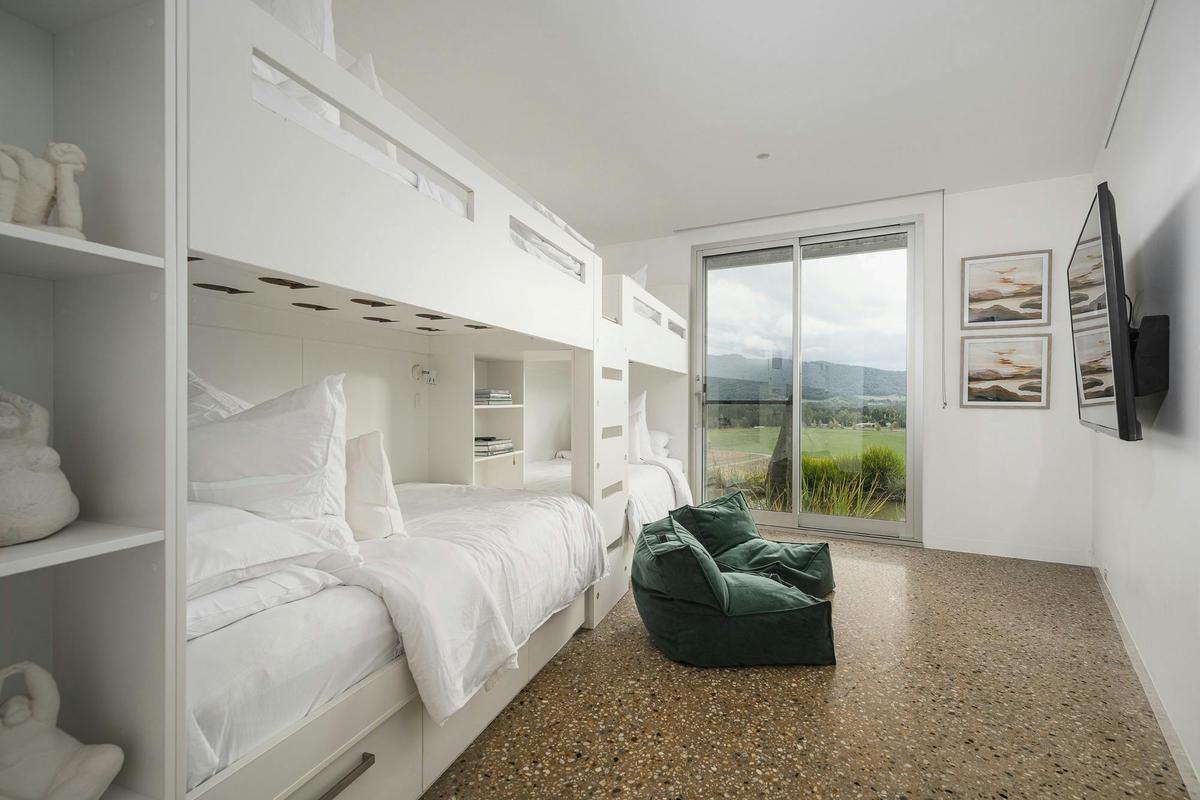 The Vineyard Residence - Feathertop Winery