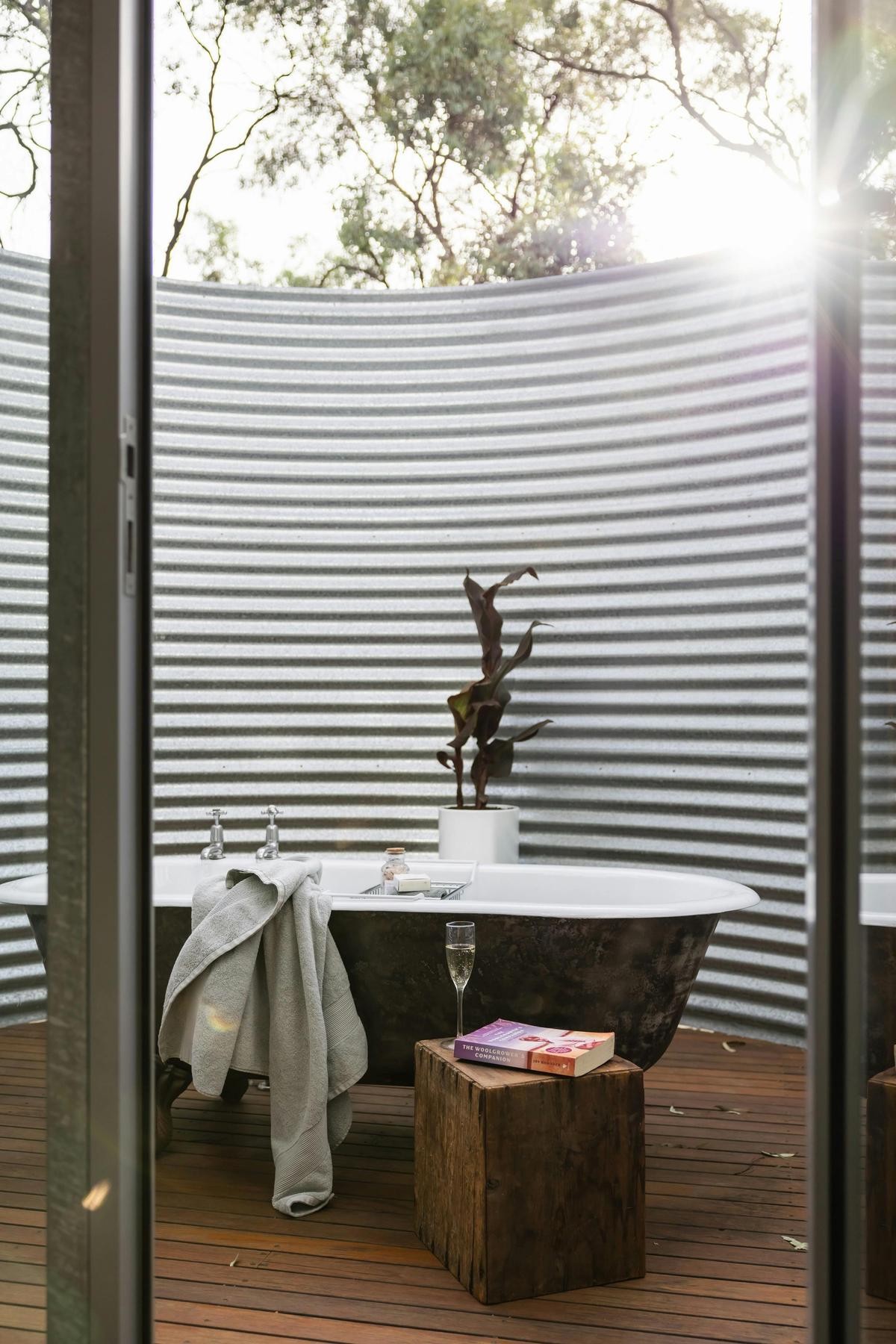 Luxurious outdoor bath