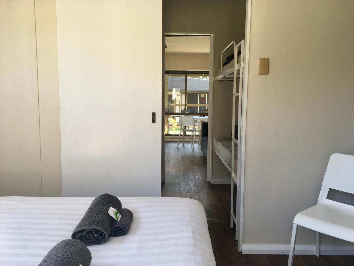 PET FRIENDLY CABIN 57 , DOUBLE BEDROOM