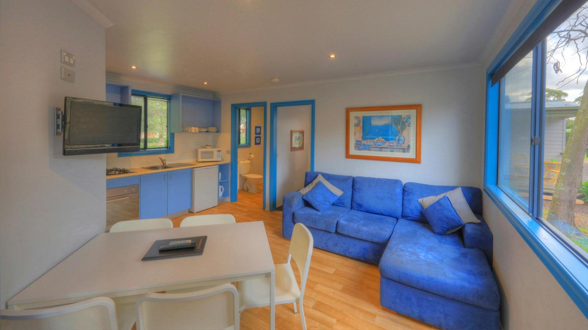 FAMILY CABIN 59 LIVING