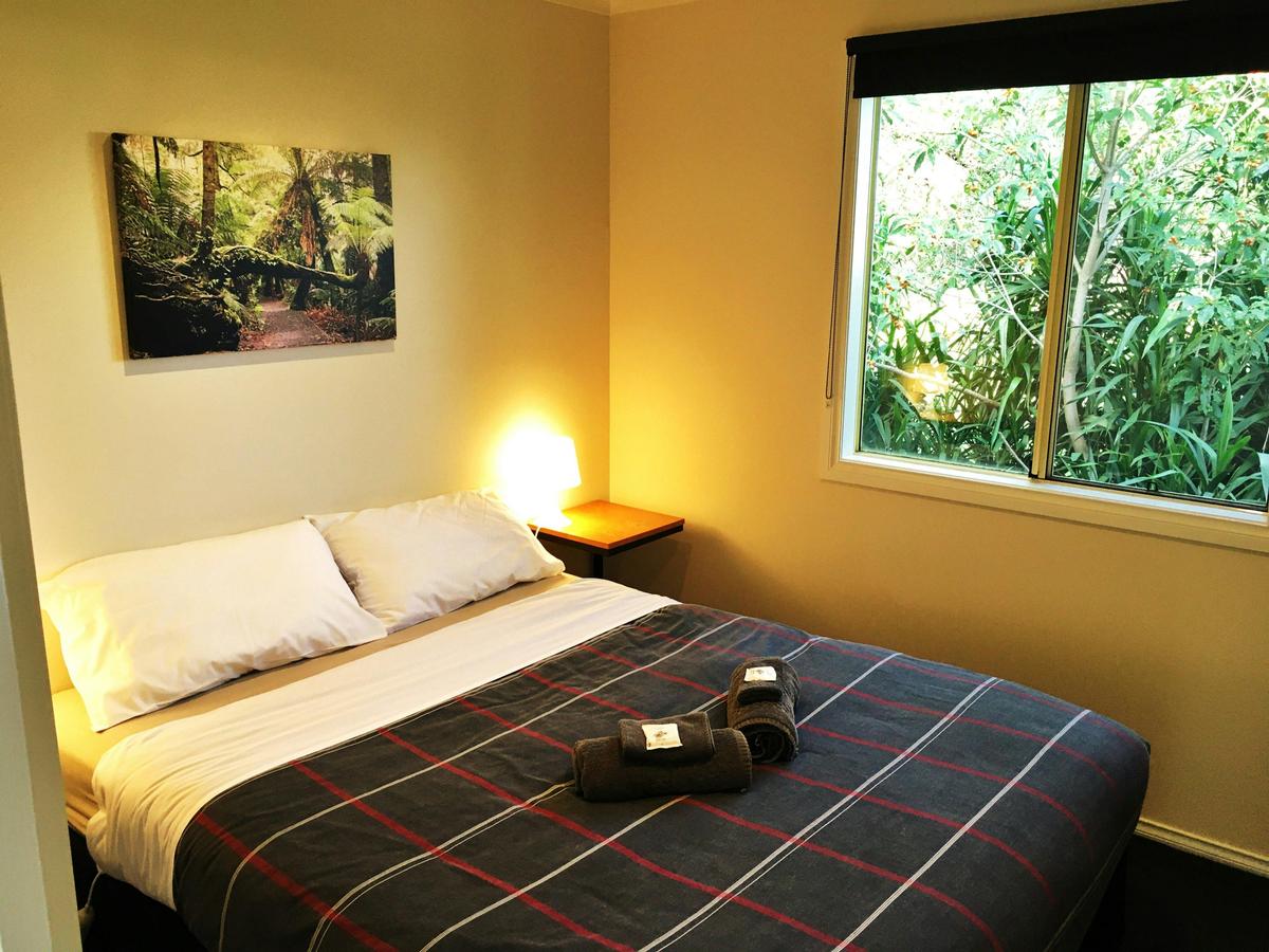 FAMILY TWO BEDROOM CABIN 60 QUEEN BED