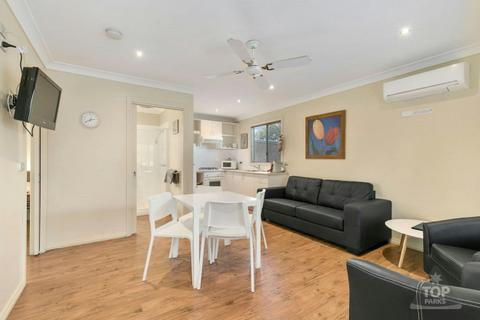 Deluxe Cabin 39 Lounge