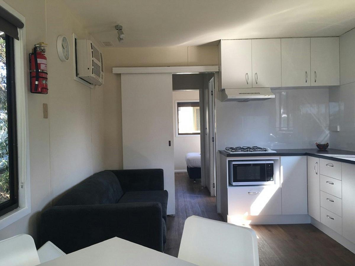 PET FRIENDLY CABIN 57 , LIVING