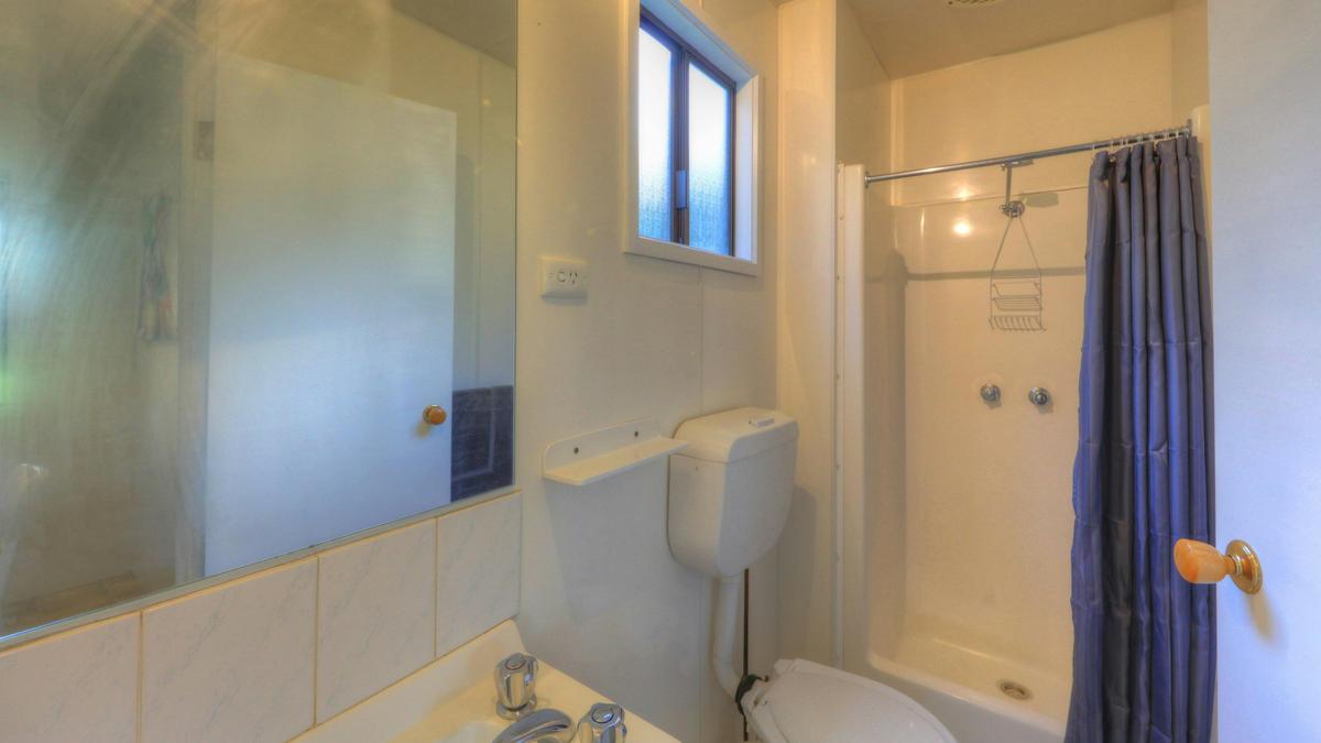 Basic Family Cabin 43 Ensuite