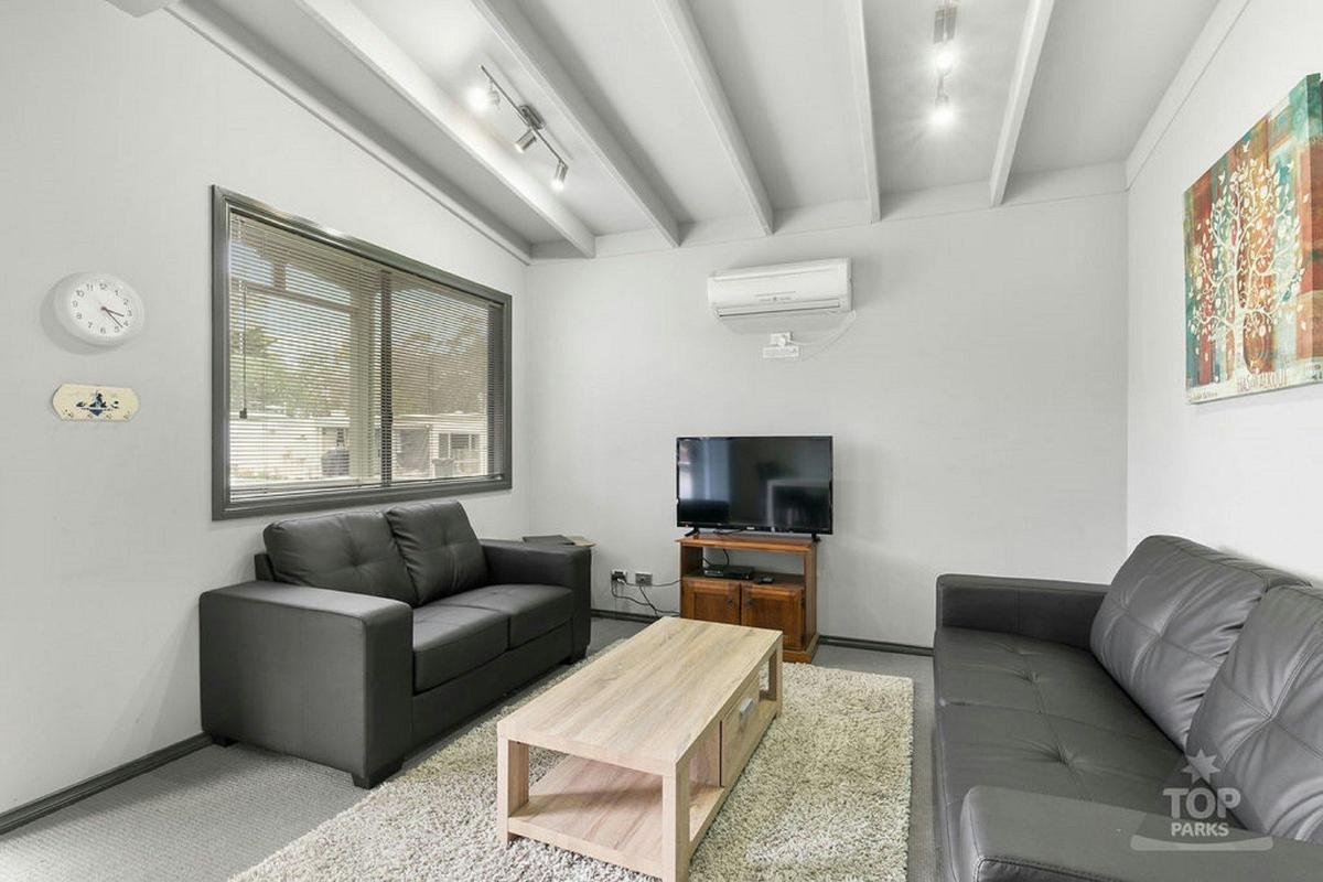 Deluxe Cabin 2 Lounge