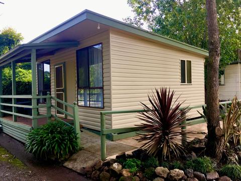 Cabin 1 Queen Bed, External