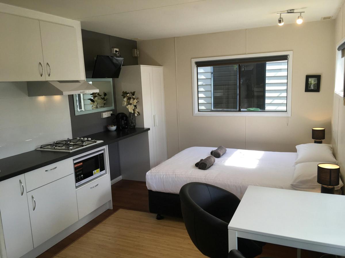 PET FRIENDLY STUDIO QUEEN