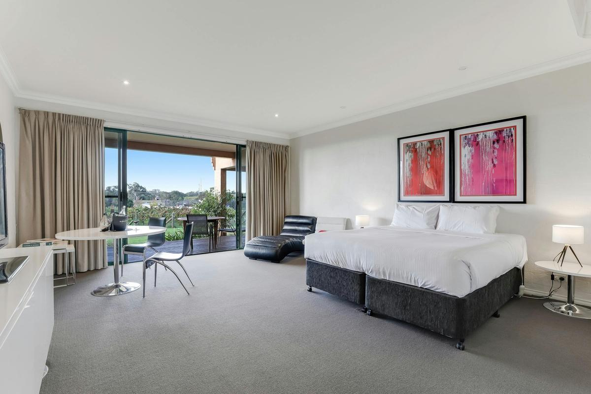 Tuileries at De Bortoli Rutherglen King Vineyard Room