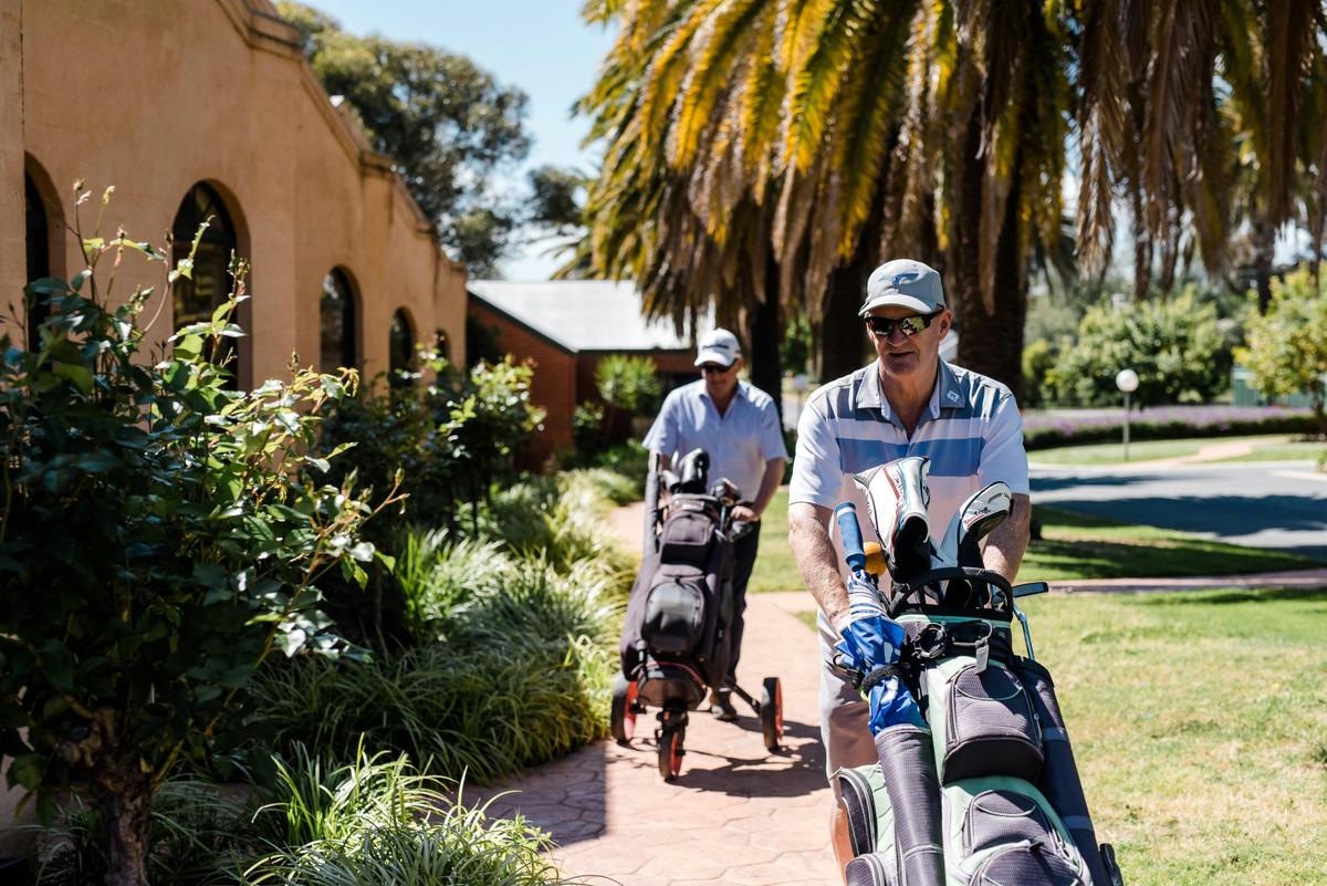 De Bortoli Rutherglen Estate - golfing