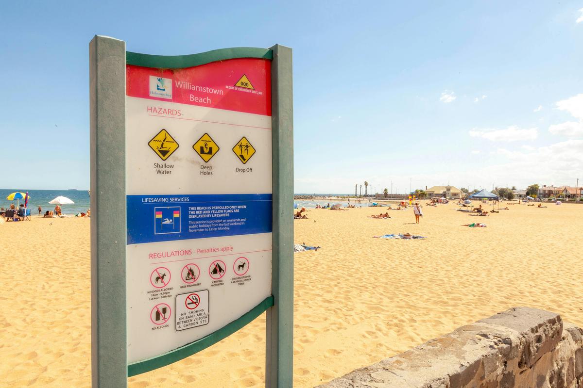 Williamstown Beach Sign