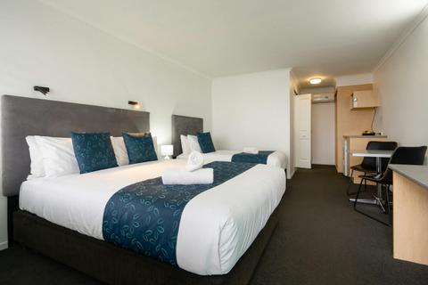 Waves Motel And Apartments