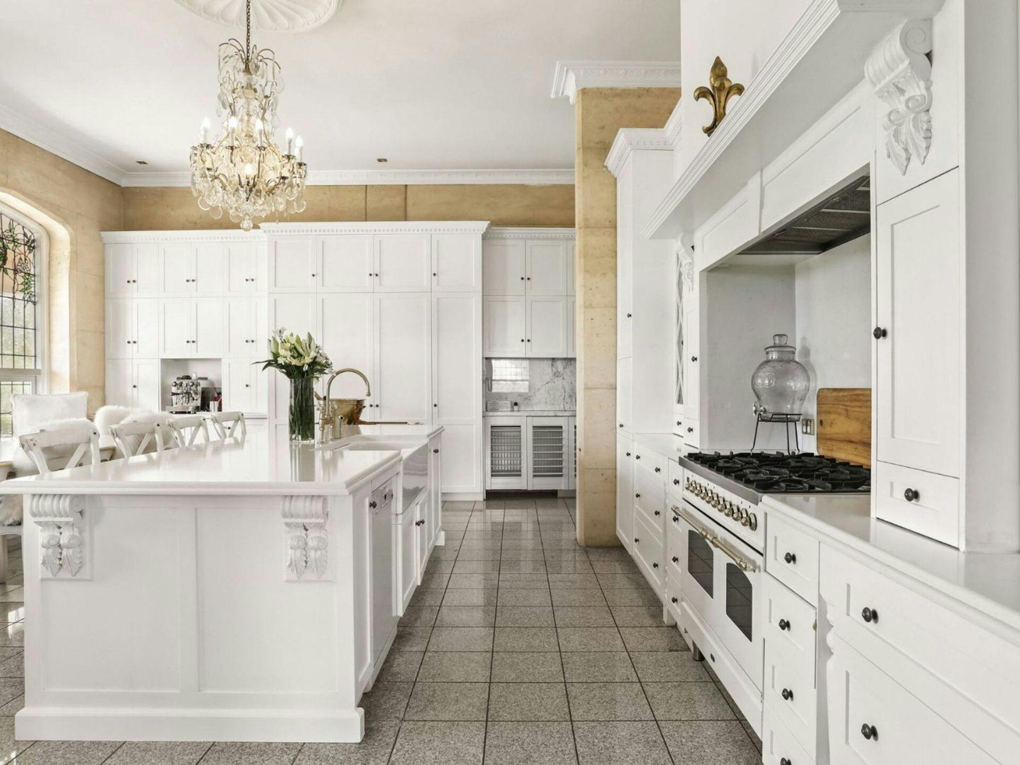 Chateau Bowral | Family style chefs kitchen | Dishwasher | Nespresso coffee pod machine | WiFi | Fri