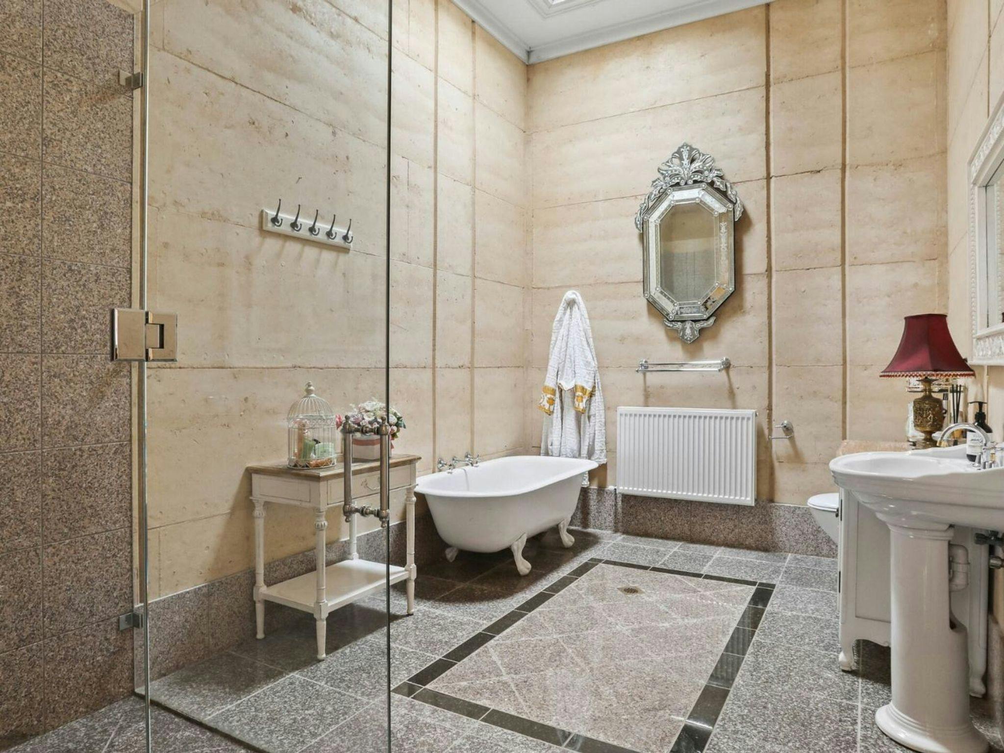 Chateau Bowral | Main bathroom | Shower | Bath | | Geothermal heating throughout | linen | Shampoo |