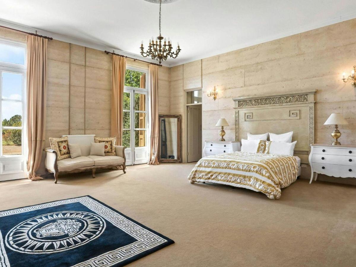 Chateau Bowral | Bedroom 1 King | Ensuite with shower | Walk in robe | Geothermal heating throughout