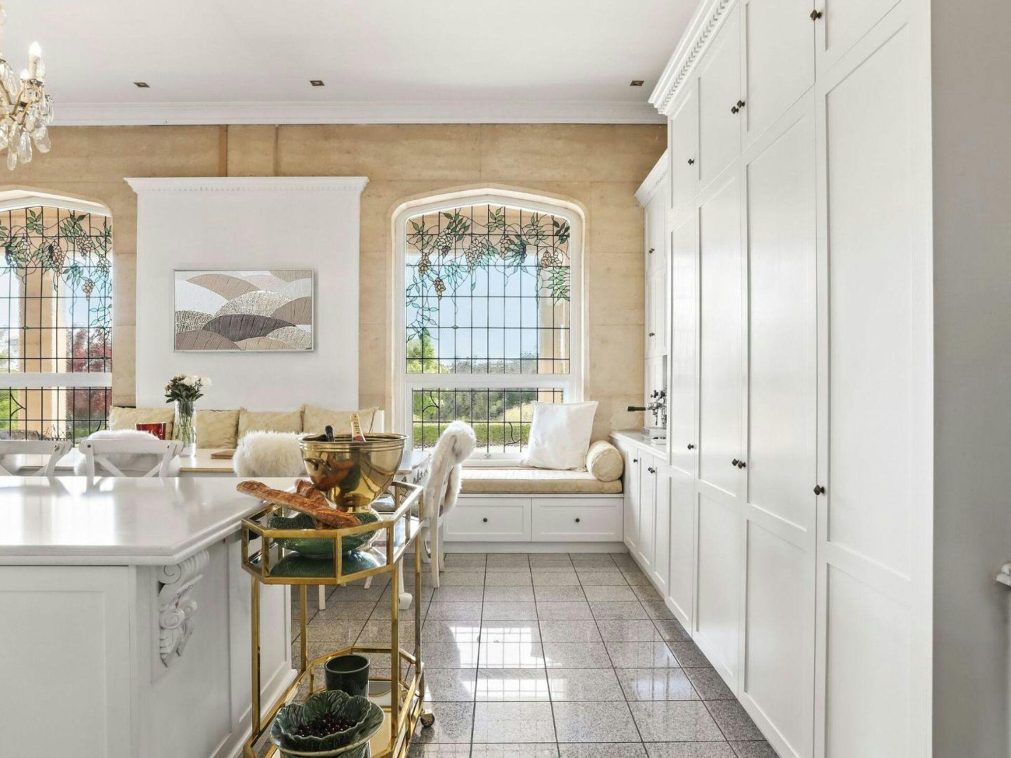 Chateau Bowral | Family style chefs kitchen | Dishwasher | Nespresso coffee pod machine | WiFi | Fri