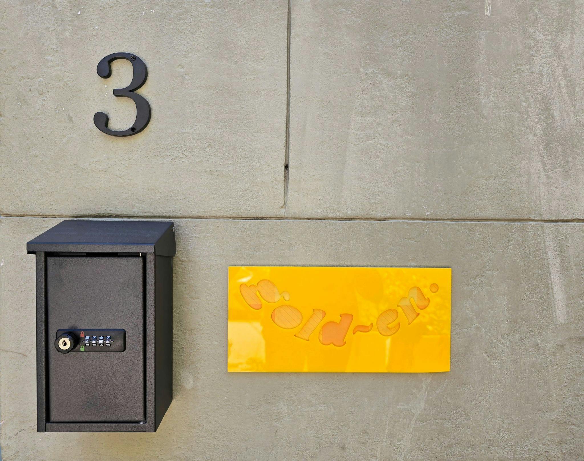 Gold-en Remedy Bar & Guesthouse - Entrance