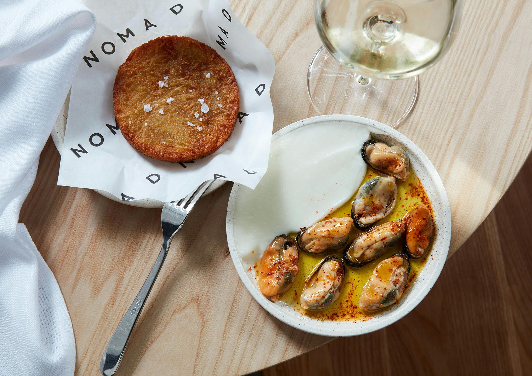 Smoked mussels, piment d’espelette, toum, hash brown