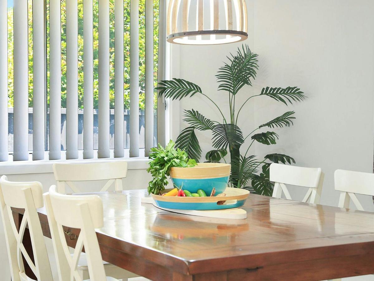 Sagewood Sands | Dining room | Highchair | 4km to IGA supermarket