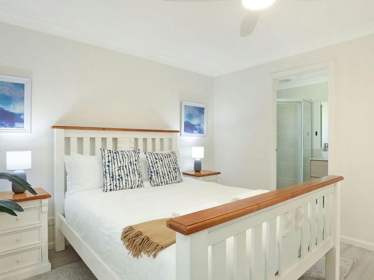 Sagewood Sands | Bedroom 1 | Queen | Ensuite | Ceiling fan | Walk-in wardrobe | Linen included