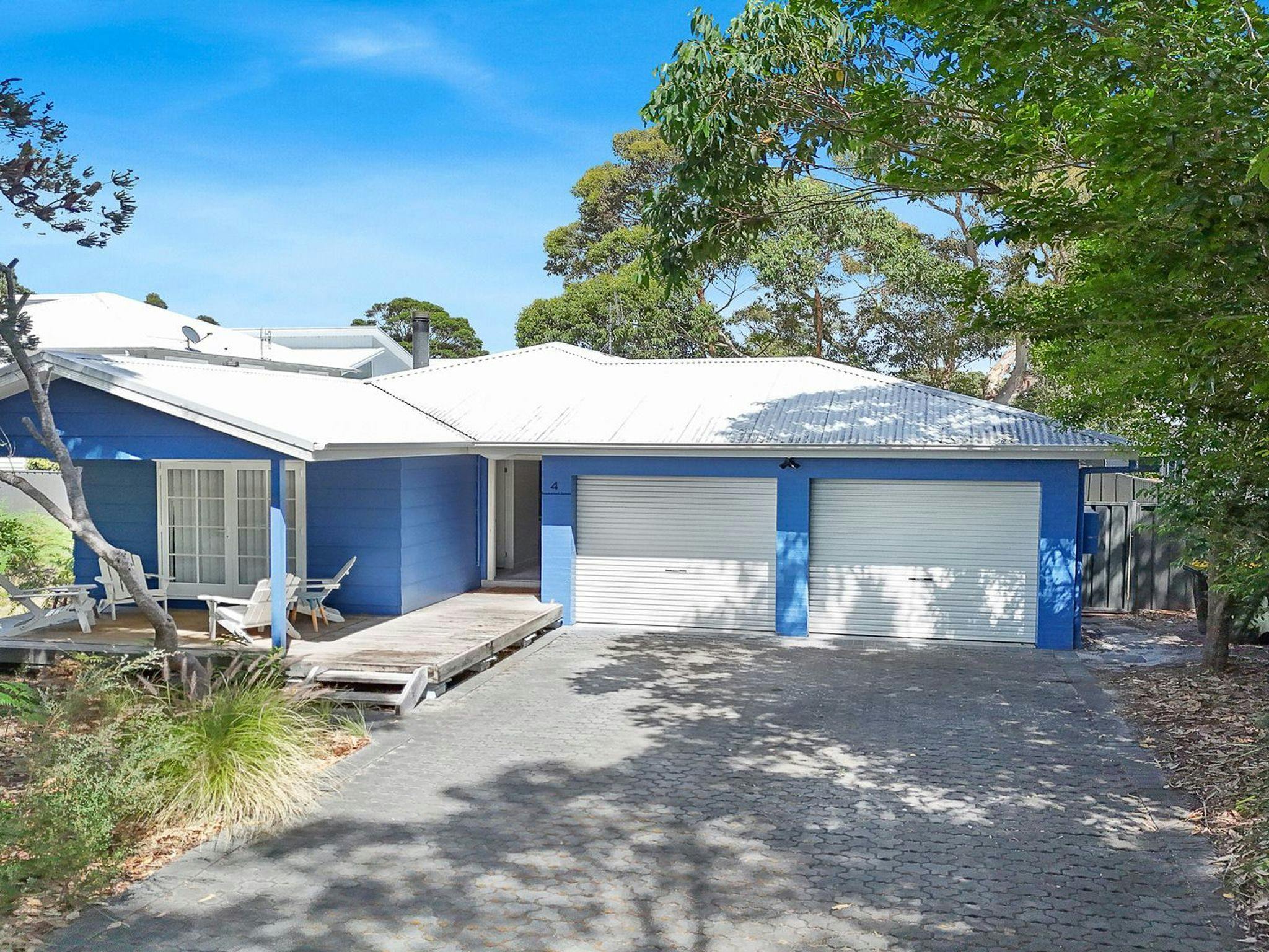 Sagewood Sands | Garage parking for 1 small car | Driveway parking