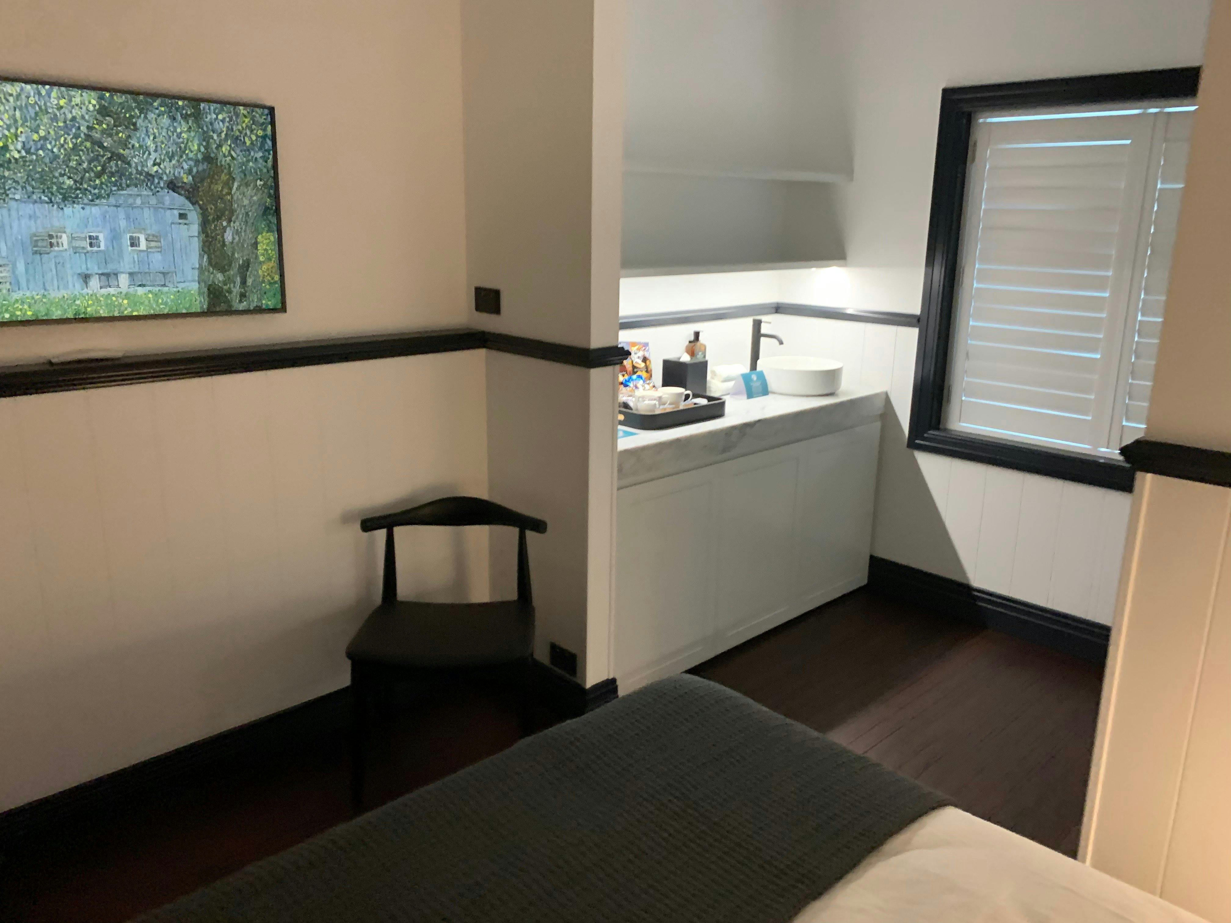 Signature Town Queen Room