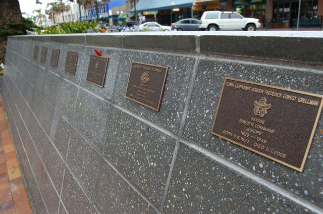 Kiama War Memorial Arch and Gordon Grellman Wall of Remembrance