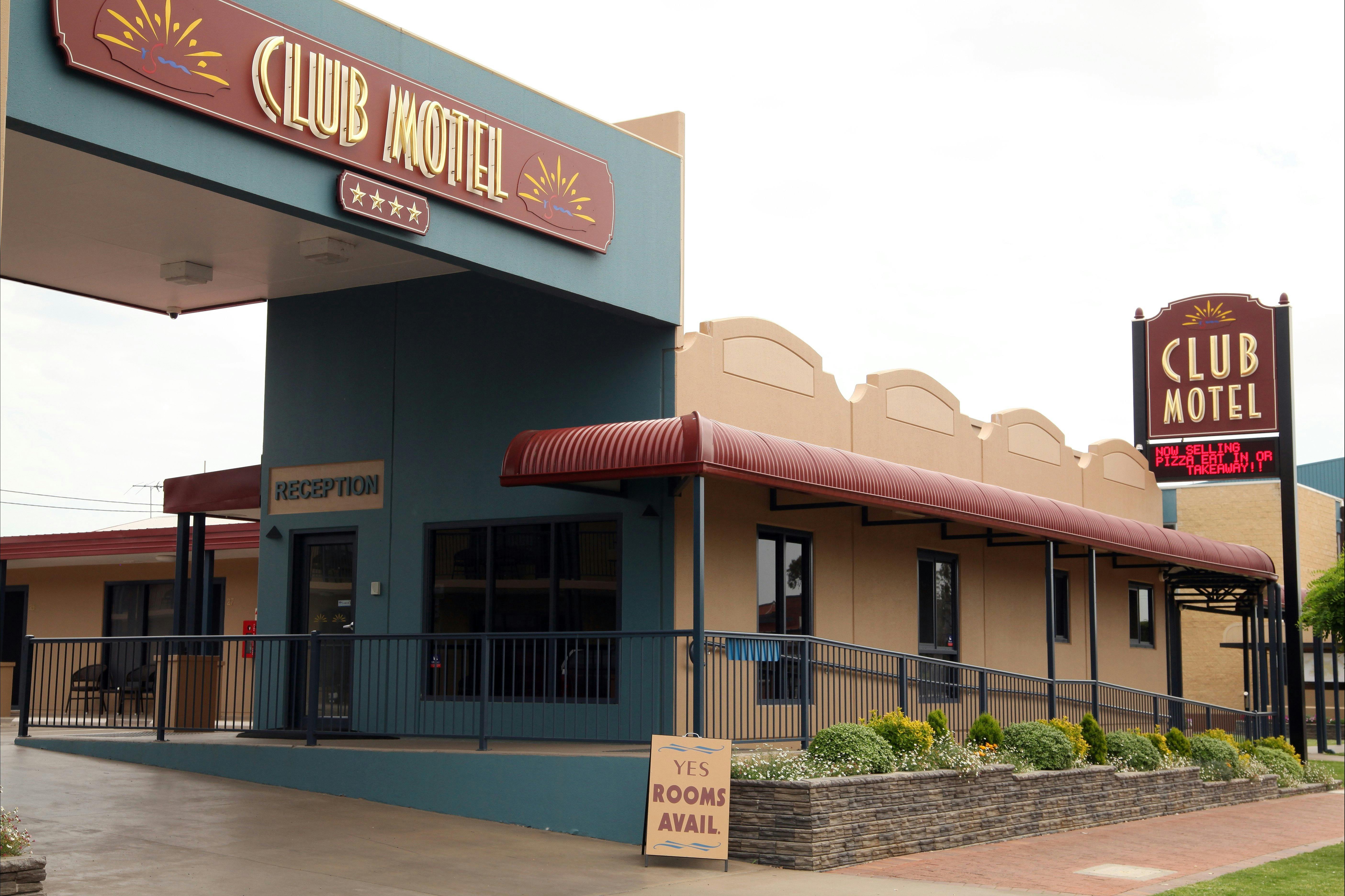 Club Motel Inverell Entrance