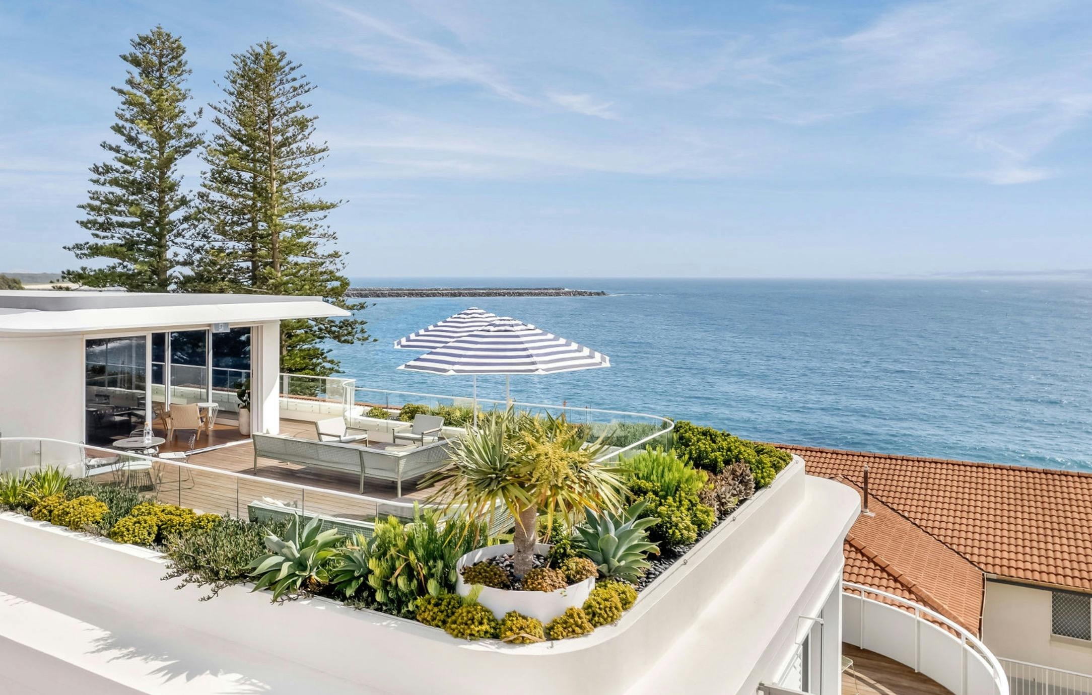 Rooftop Exterior Lounge