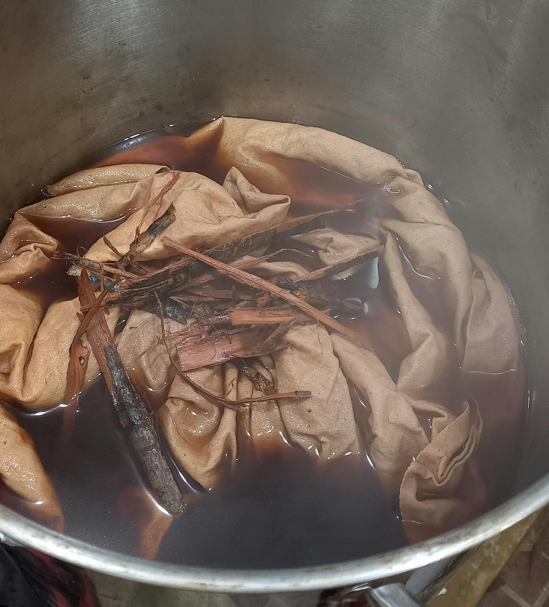 Dye pot with wattle bark