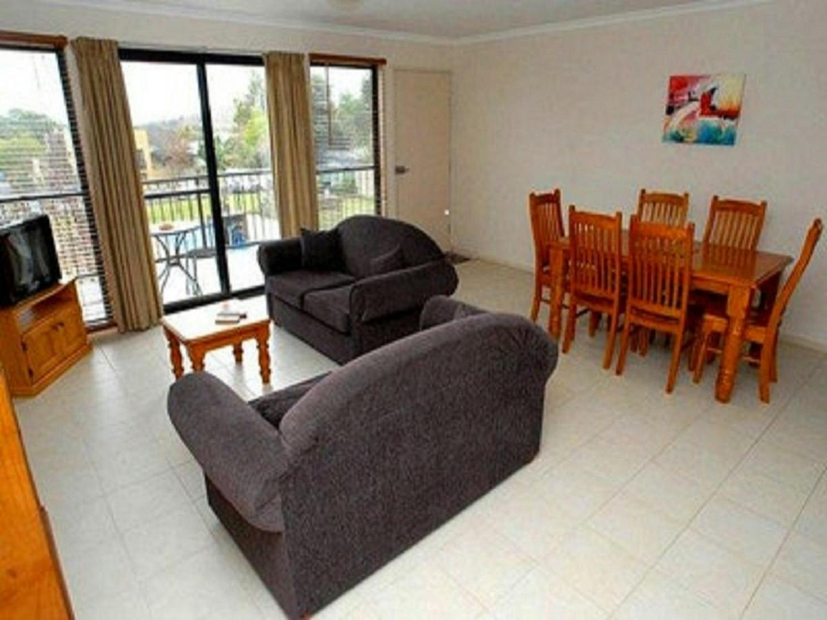 5 Bedroom apartment lounge area