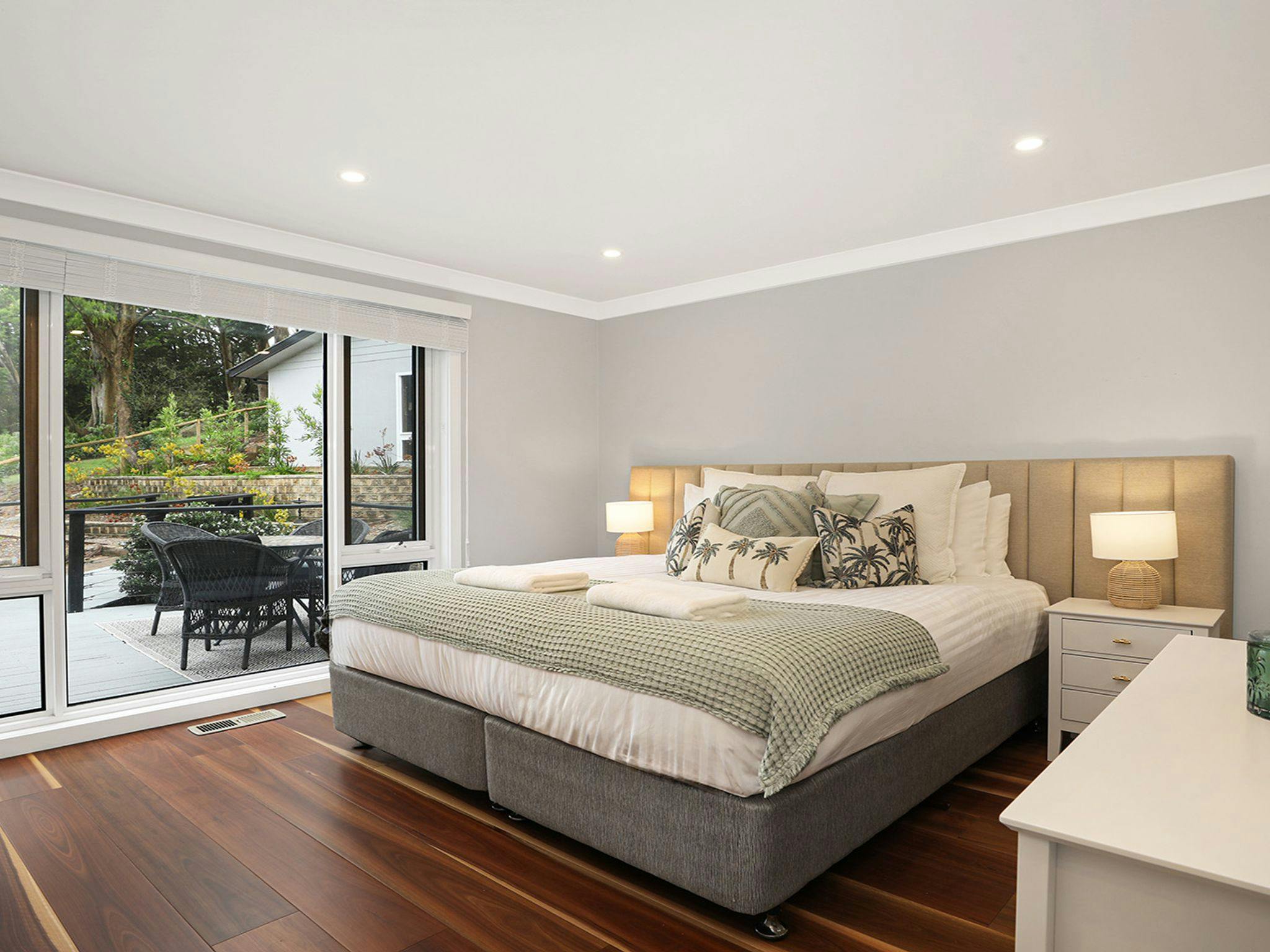 Arcadia Cottage | Bedroom 1 | King with ensuite | Smart TV with Sonos soundbar |Central ducted heati