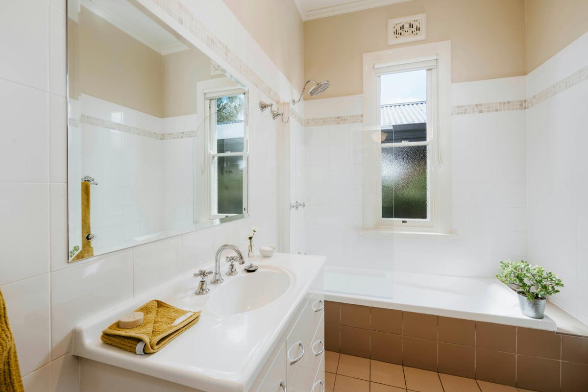 Bathroom #1 - with full bath