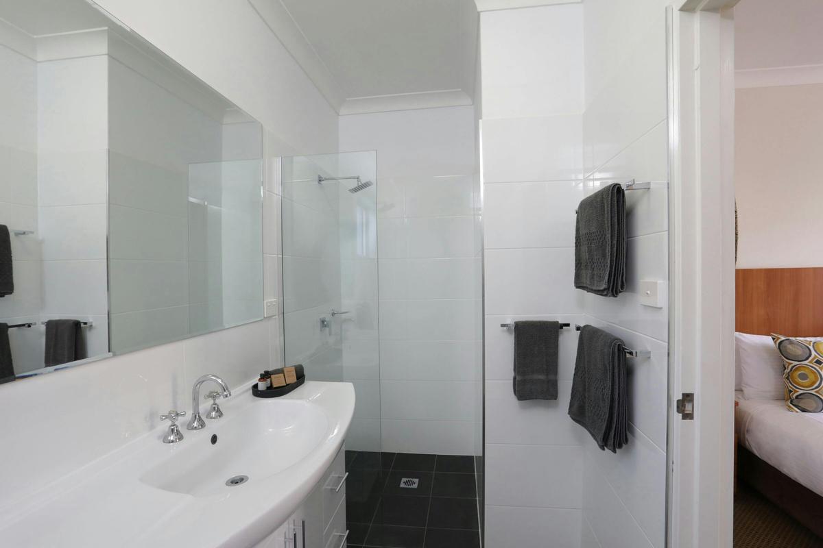 Queen Room Bathroom