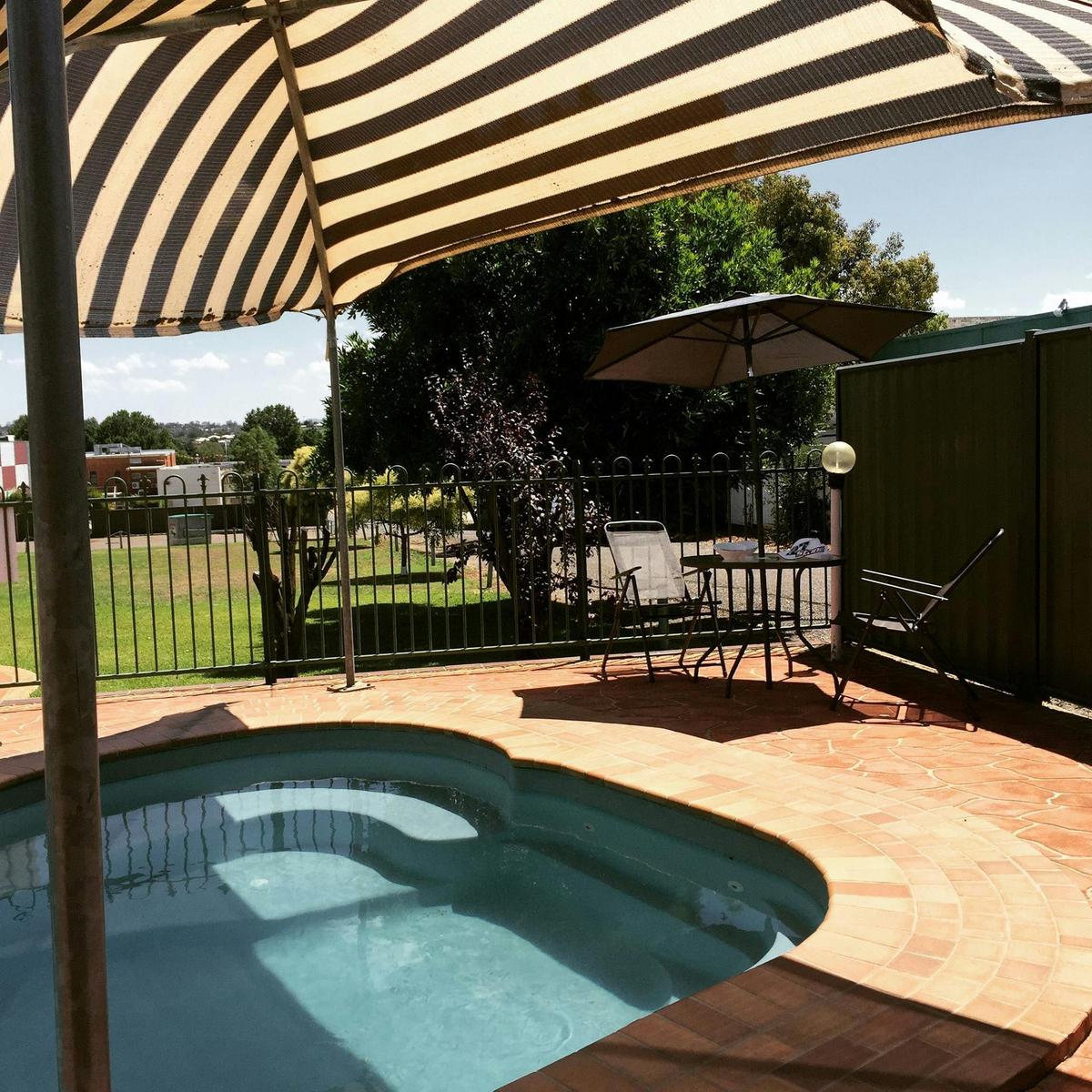 CitySider Poolside