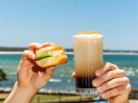 Bottomless Brunch at Husky Pub - Sliders and Long Island Iced Teas