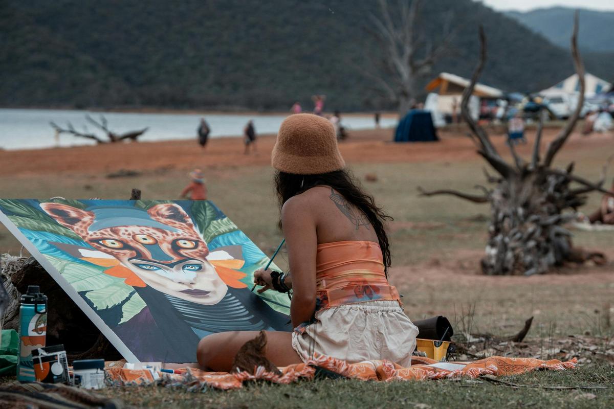 Live art by the lakeside.