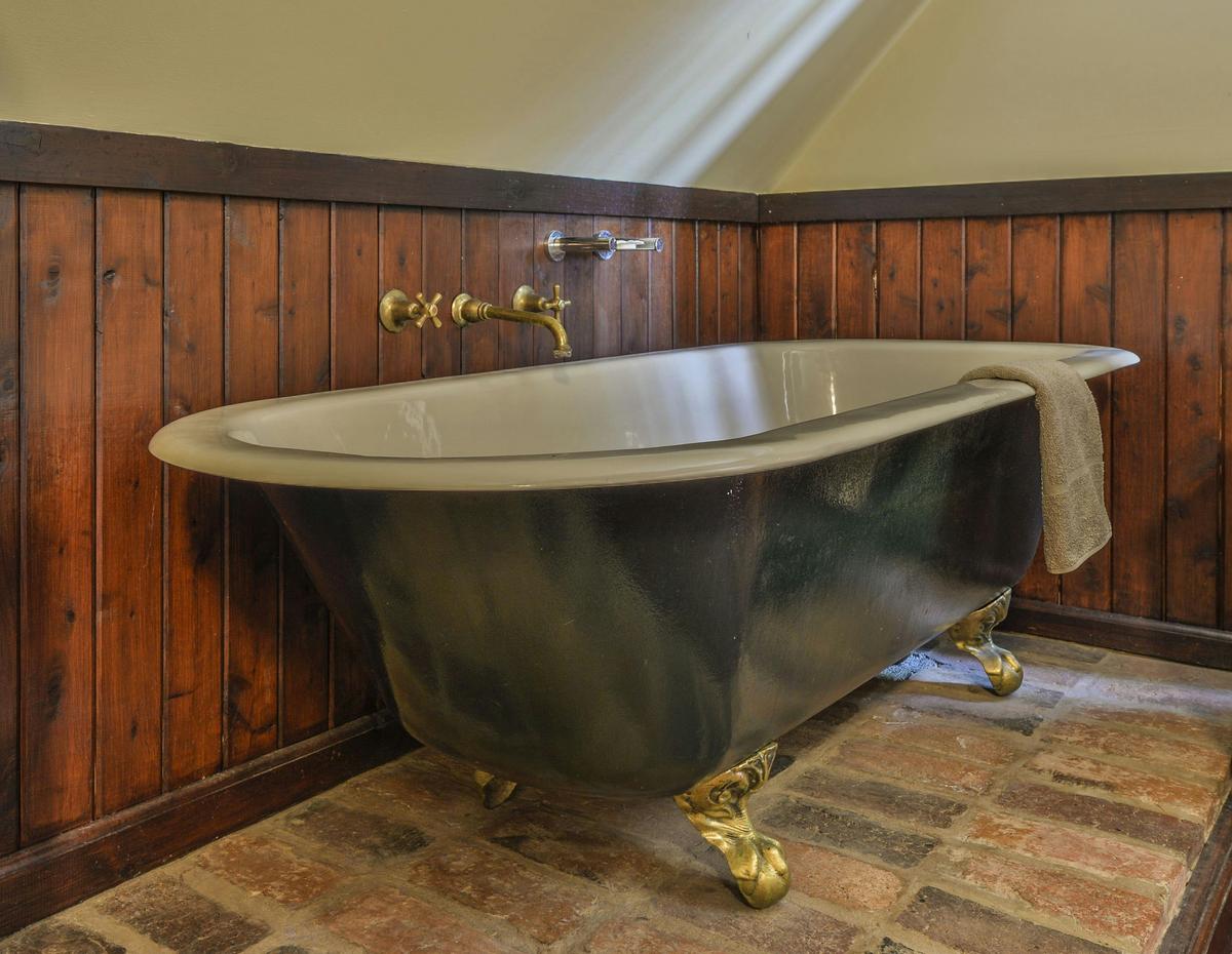 Claw Foot Bath - Gold Bullion Room