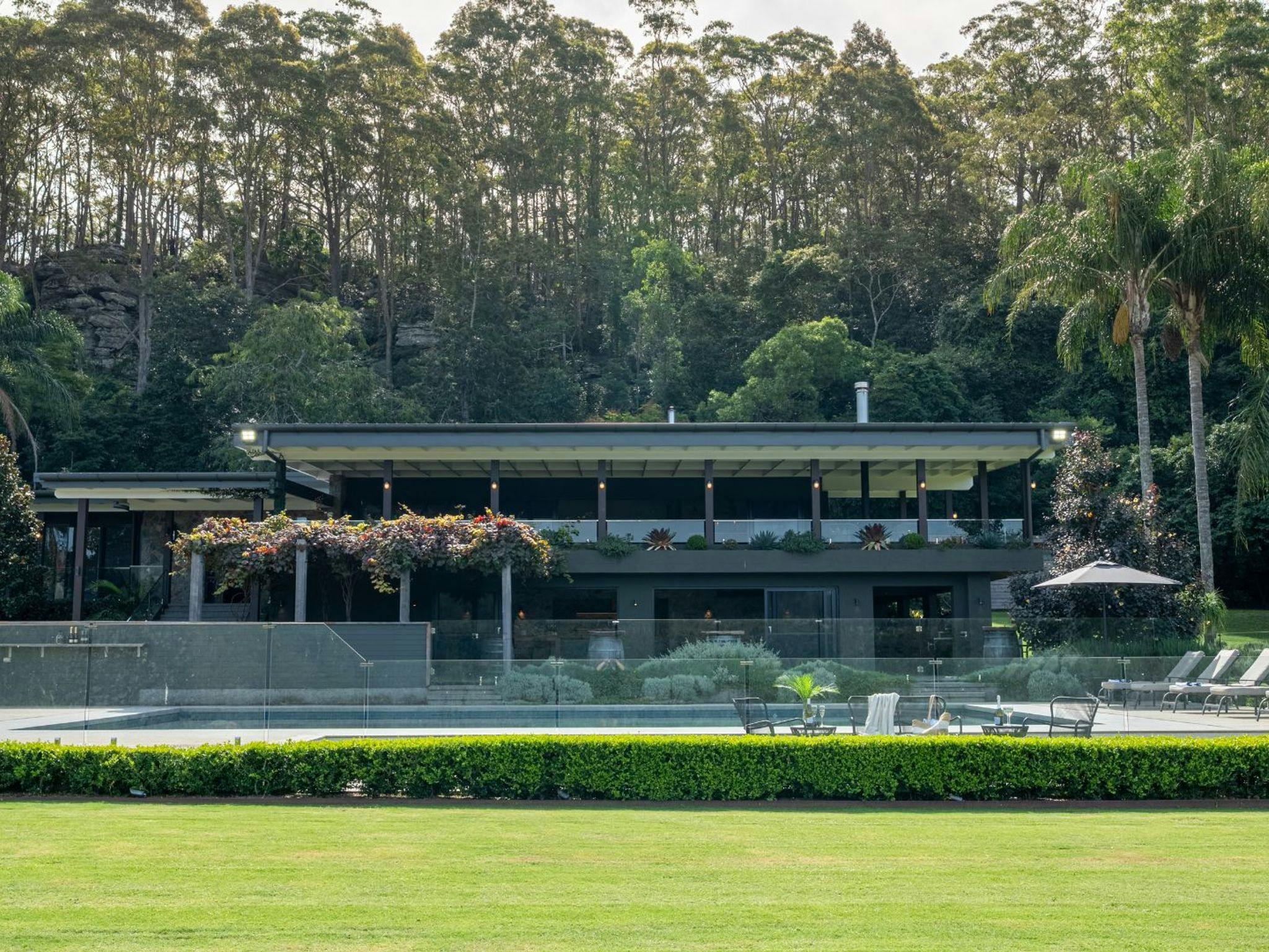 Grants | Expansive lawns | Sweeping river views | Swimming pool 