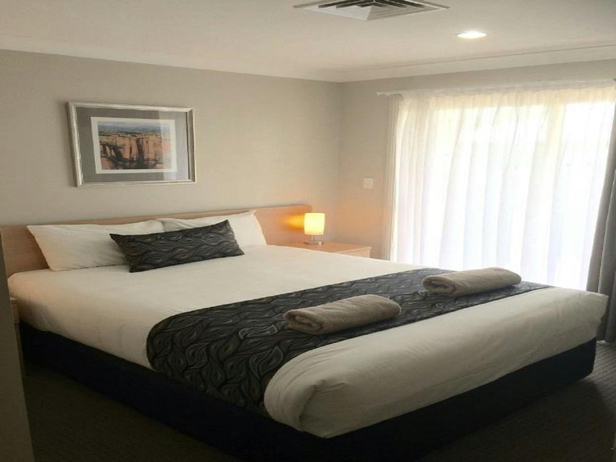 2bedroom apartment master bedroom